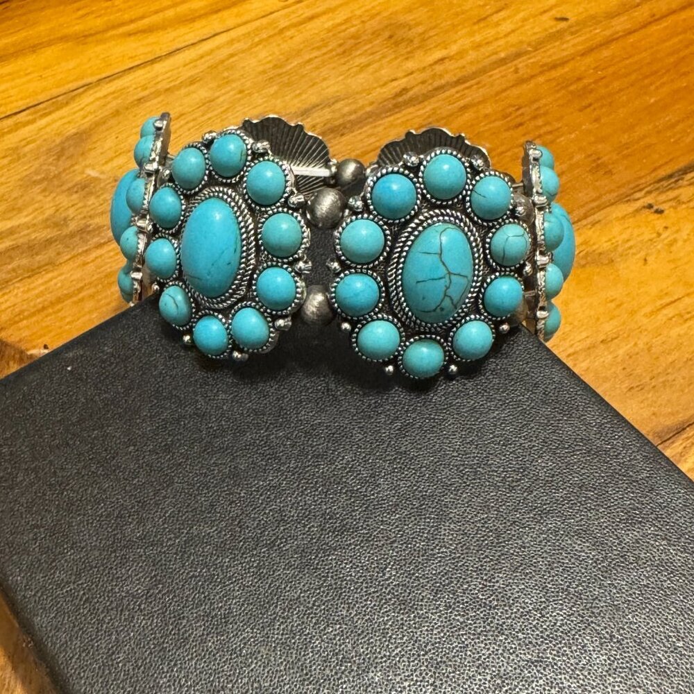 TURQUIOSE AND SILVER AFRICAN BEADED BRACELET​